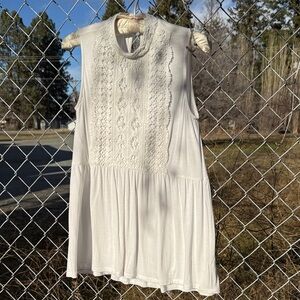 GNW Sleeveless Lace Blouse - Cream